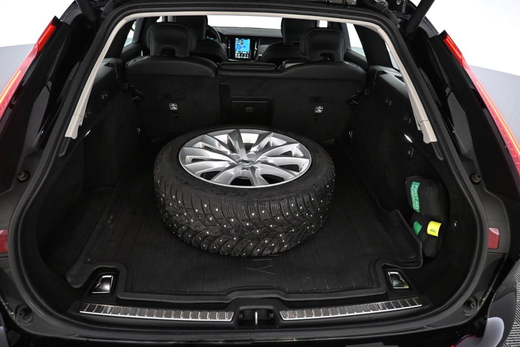 VOLVO V90 2022