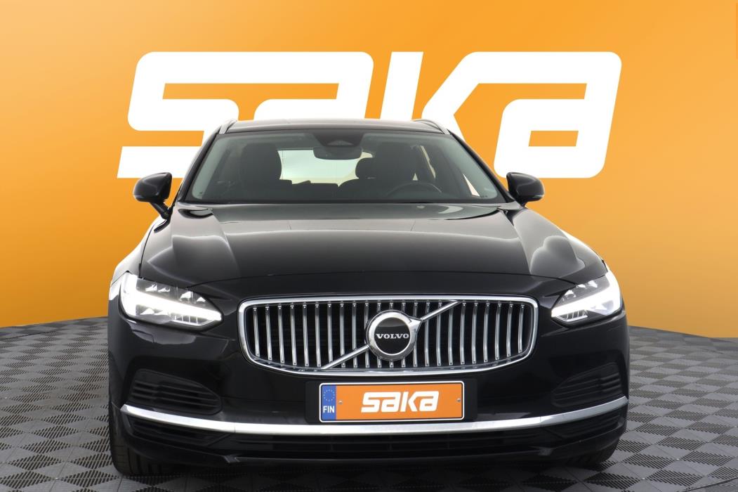 VOLVO V90 2022