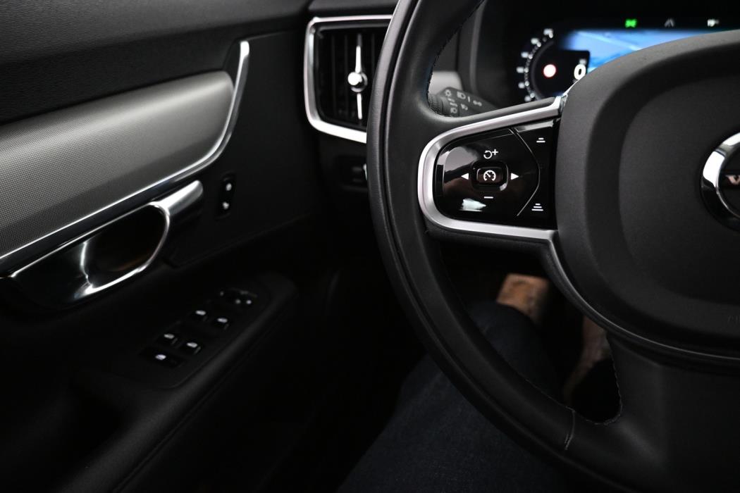 VOLVO V90 2022