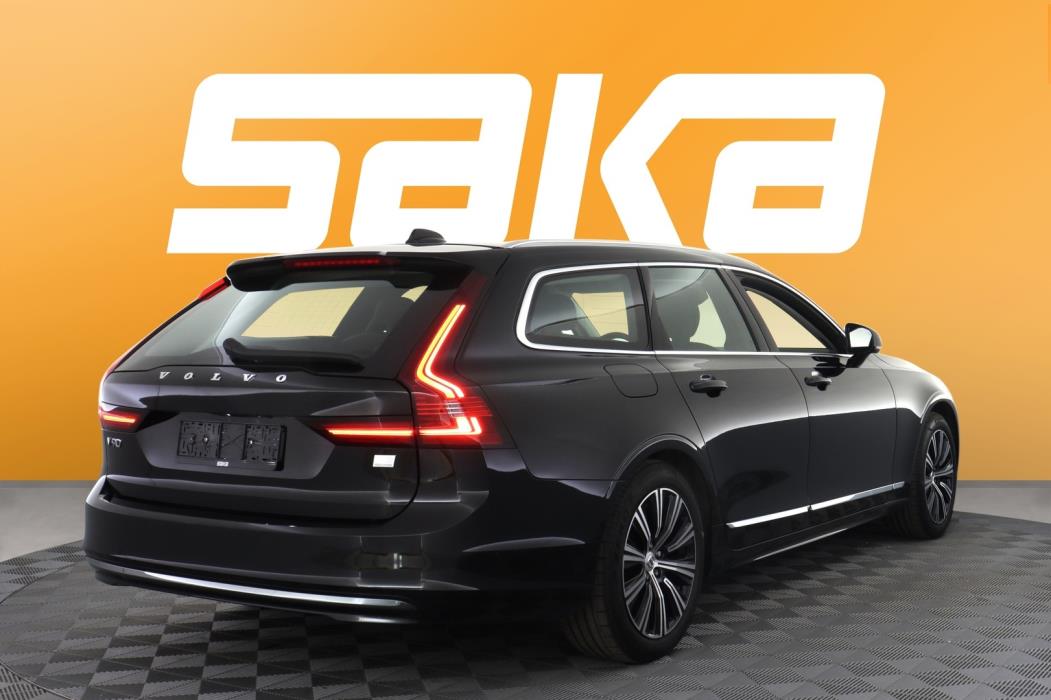 VOLVO V90 2022