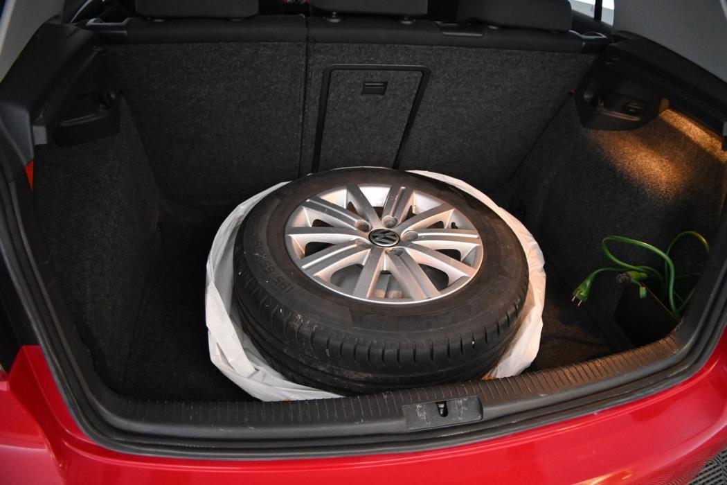 VOLKSWAGEN Golf 2012