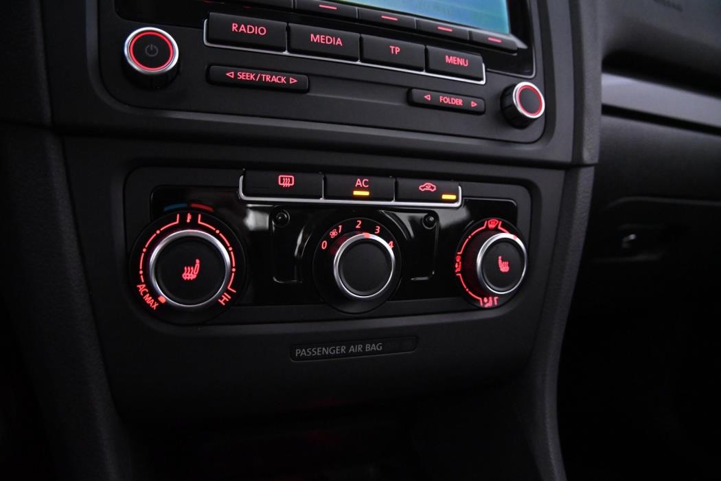 VOLKSWAGEN Golf 2012