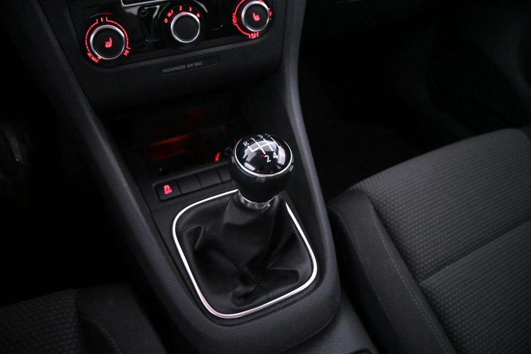 VOLKSWAGEN Golf 2012