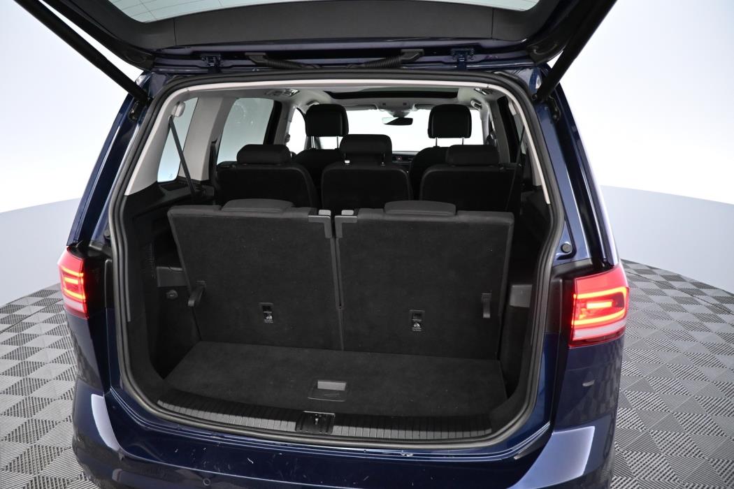 VOLKSWAGEN Touran 2016