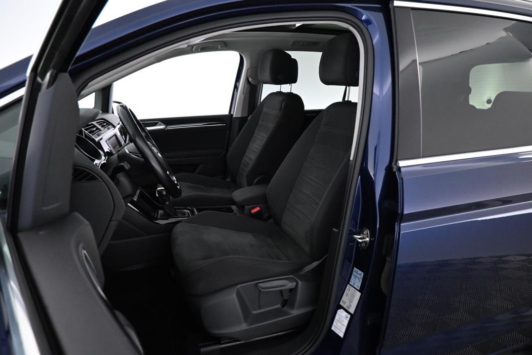 VOLKSWAGEN Touran 2016