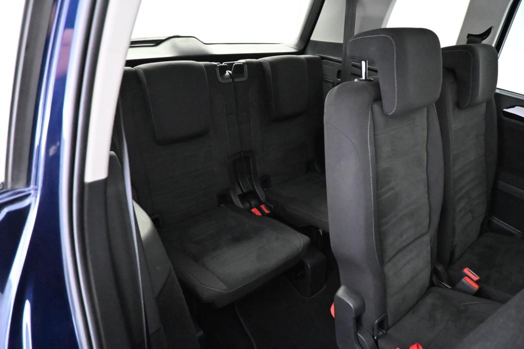 VOLKSWAGEN Touran 2016