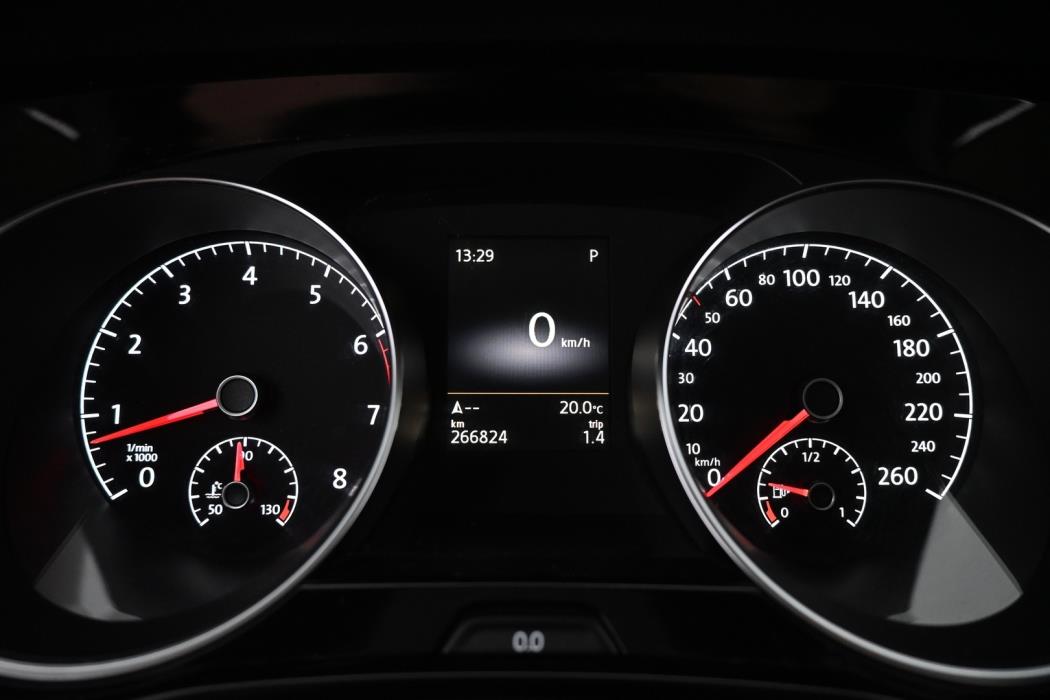 VOLKSWAGEN Touran 2016