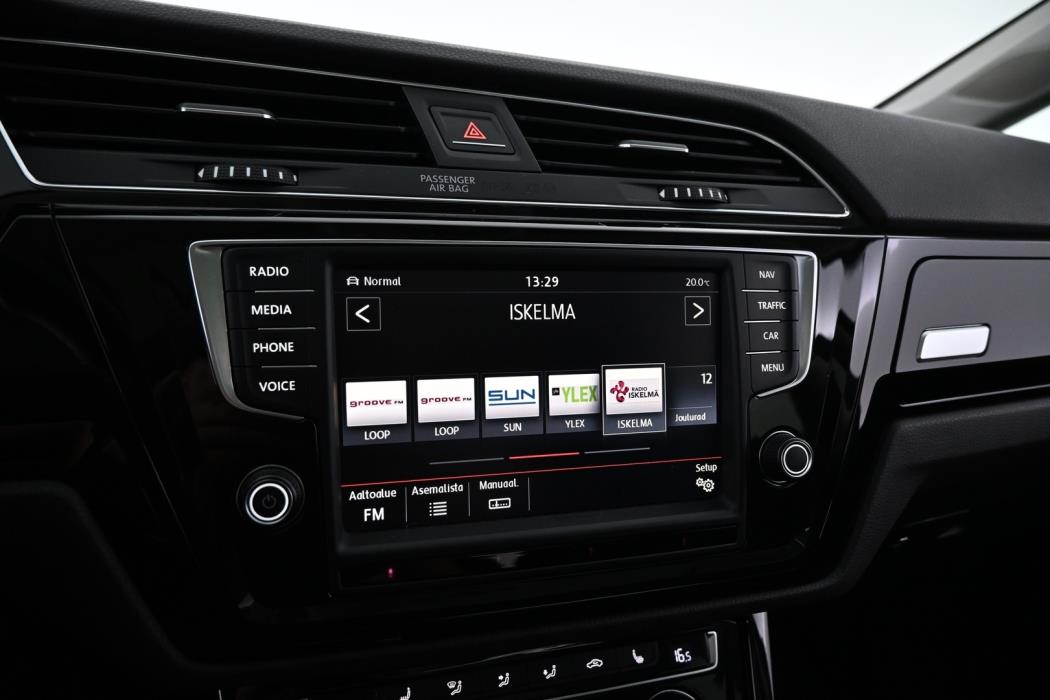 VOLKSWAGEN Touran 2016