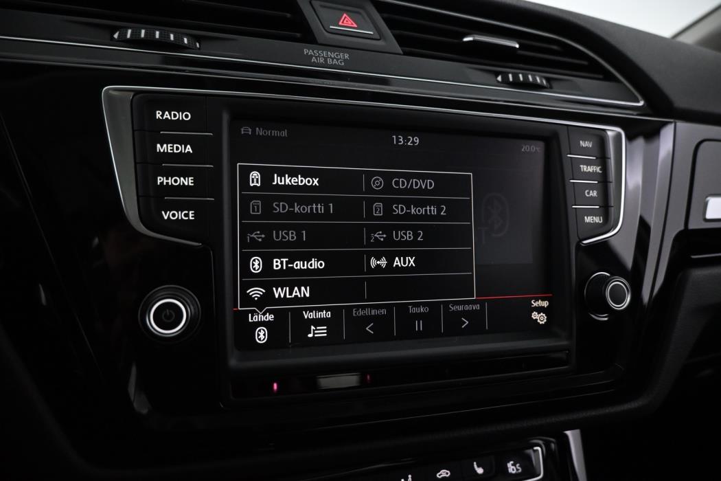 VOLKSWAGEN Touran 2016