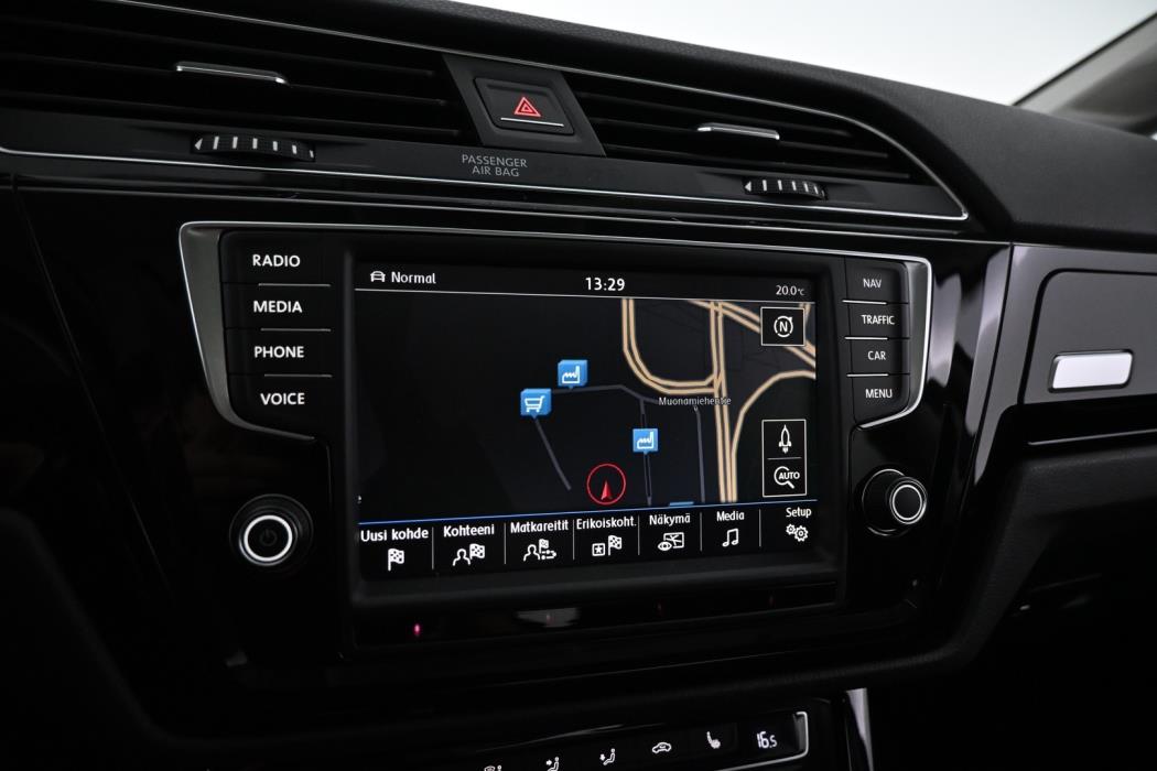 VOLKSWAGEN Touran 2016