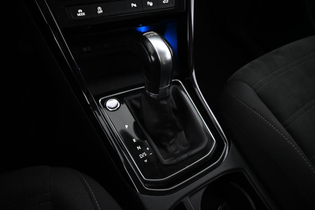 VOLKSWAGEN Touran 2016