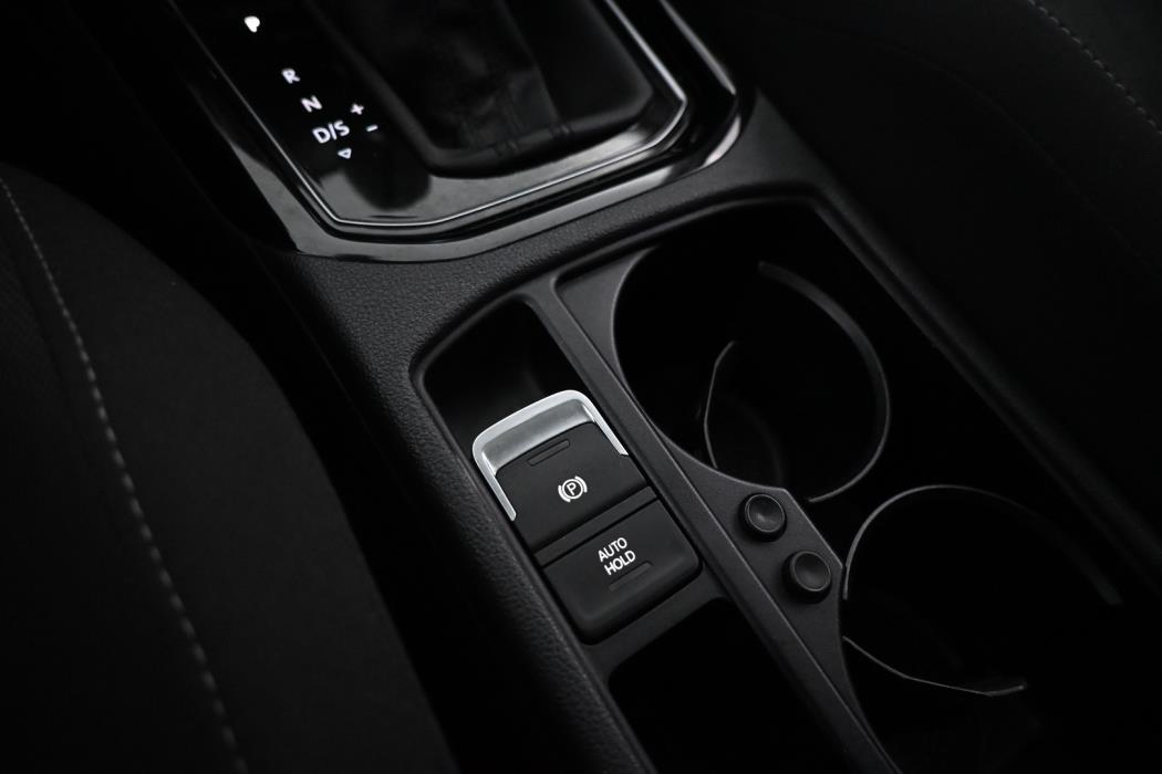 VOLKSWAGEN Touran 2016