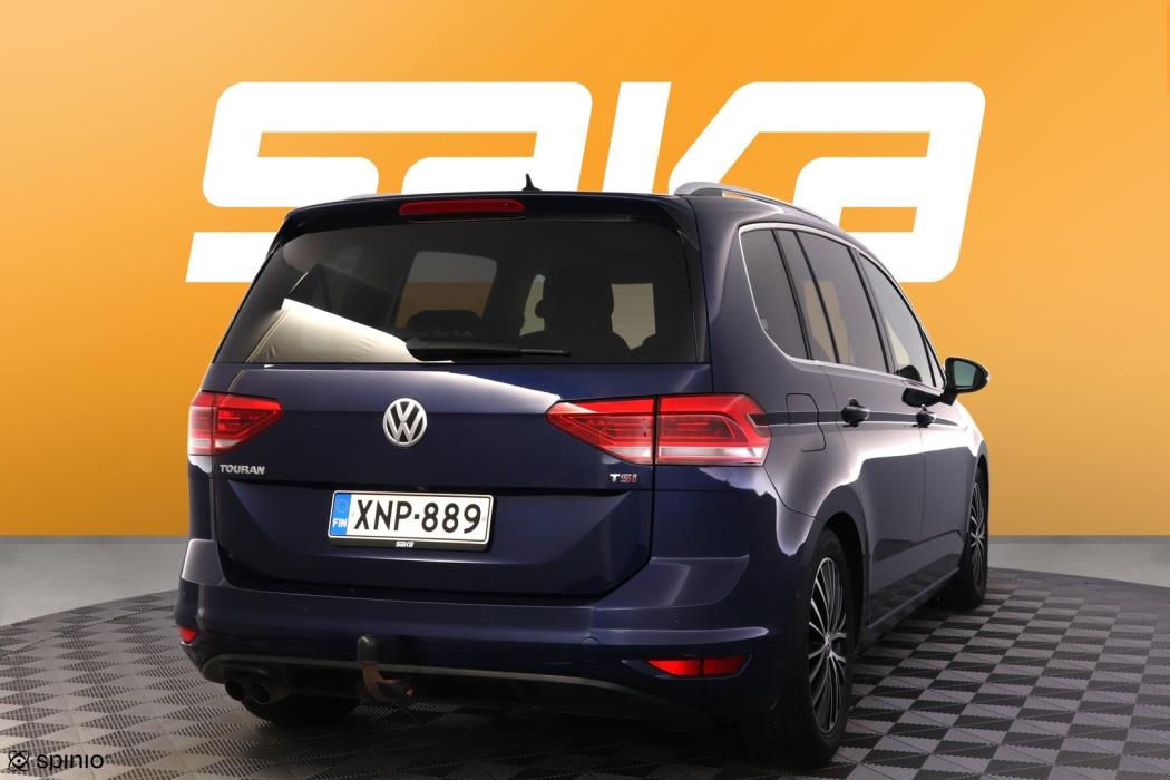 VOLKSWAGEN Touran 2016