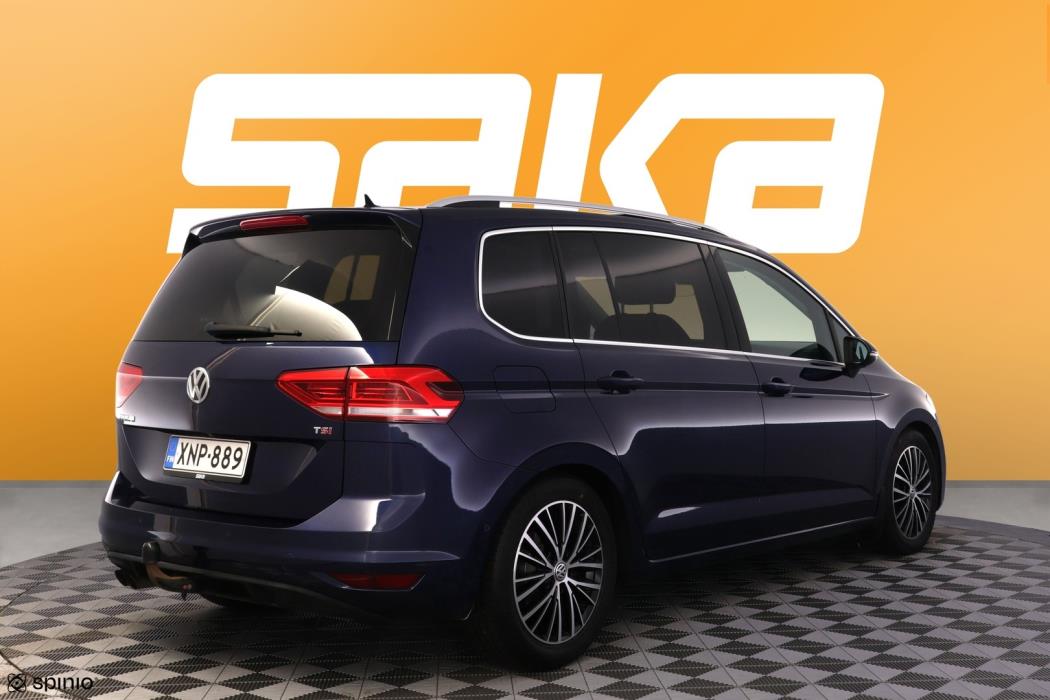 VOLKSWAGEN Touran 2016