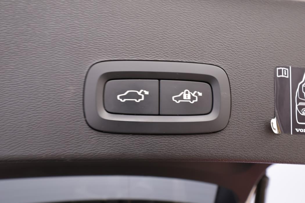 VOLVO XC40 2022