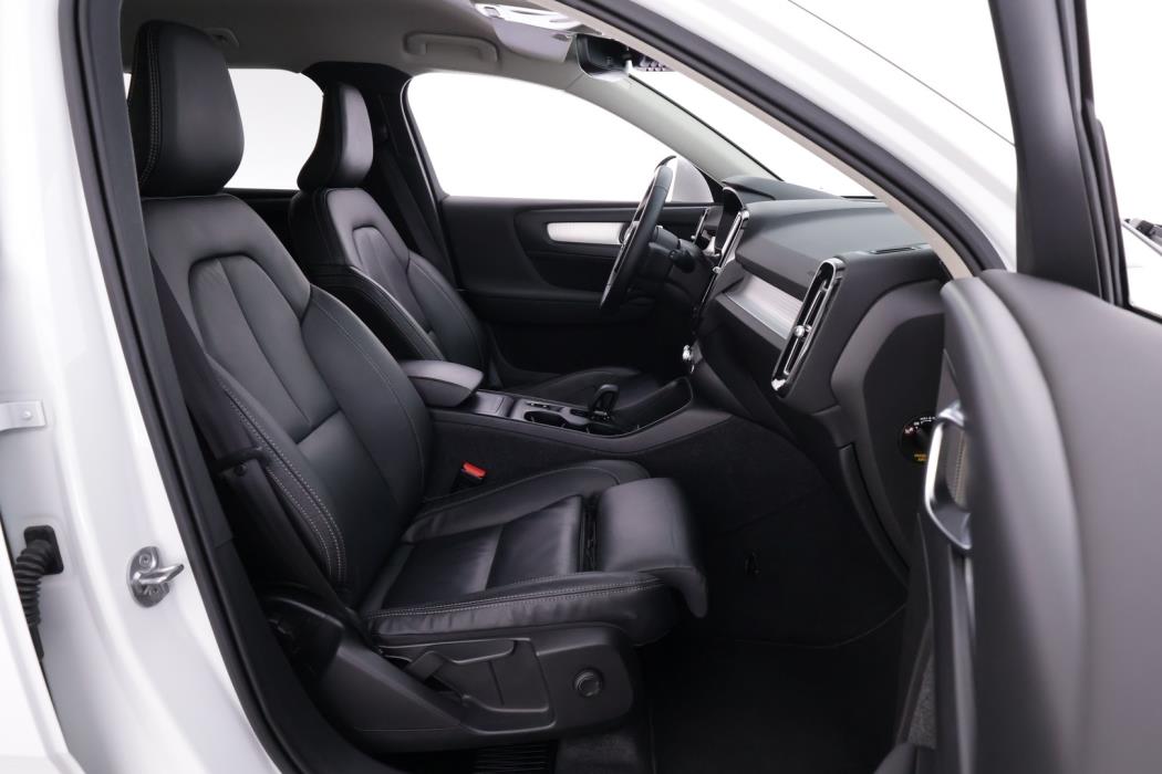 VOLVO XC40 2022