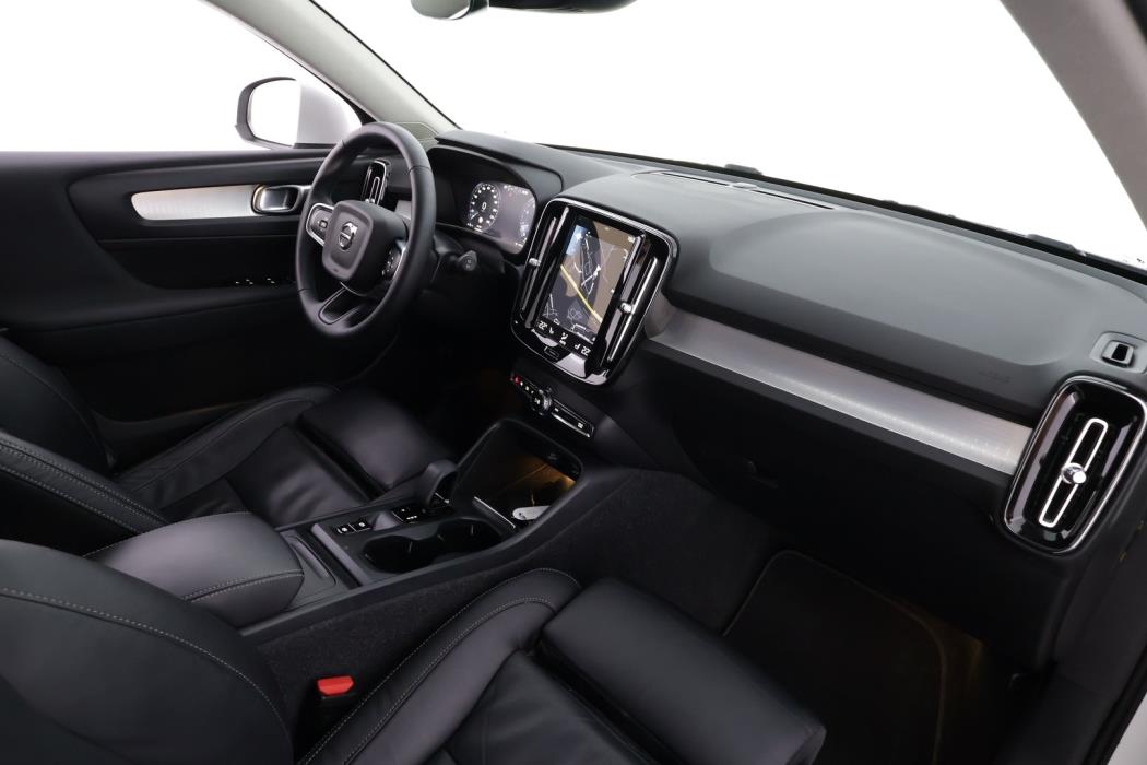 VOLVO XC40 2022