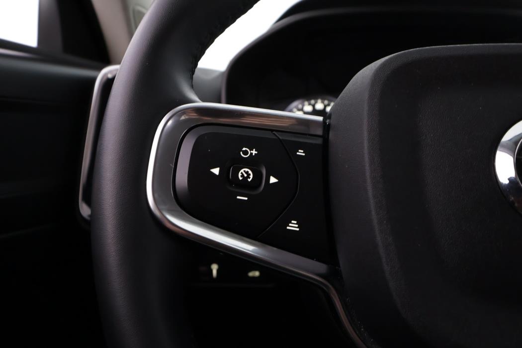 VOLVO XC40 2022