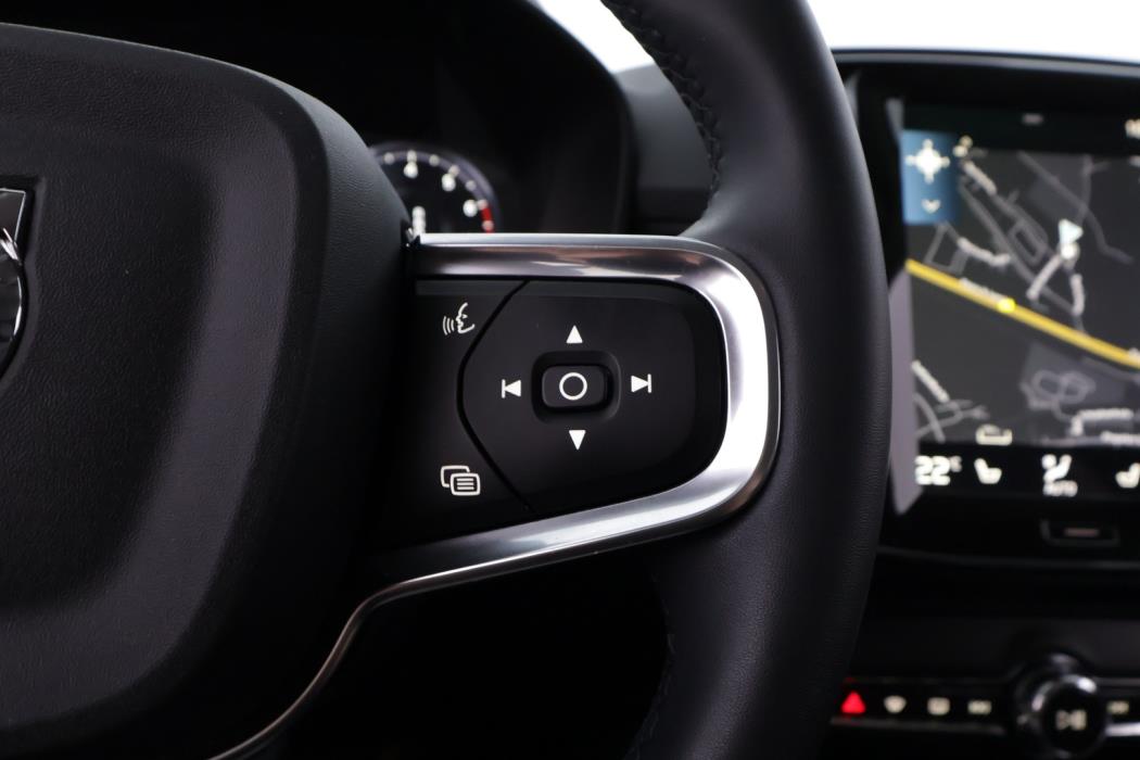 VOLVO XC40 2022