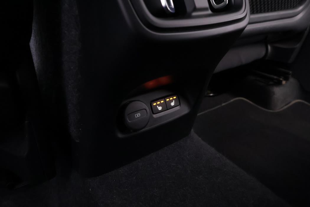 VOLVO XC40 2022