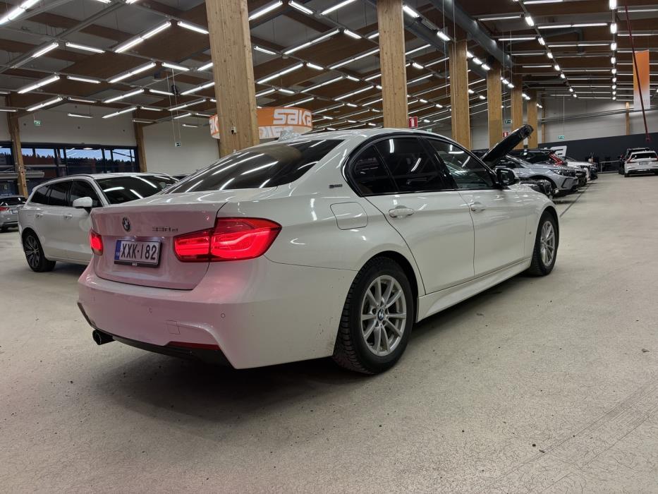 BMW 330 2018