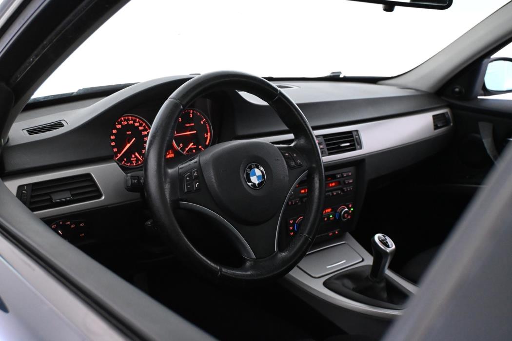 BMW 318 2008
