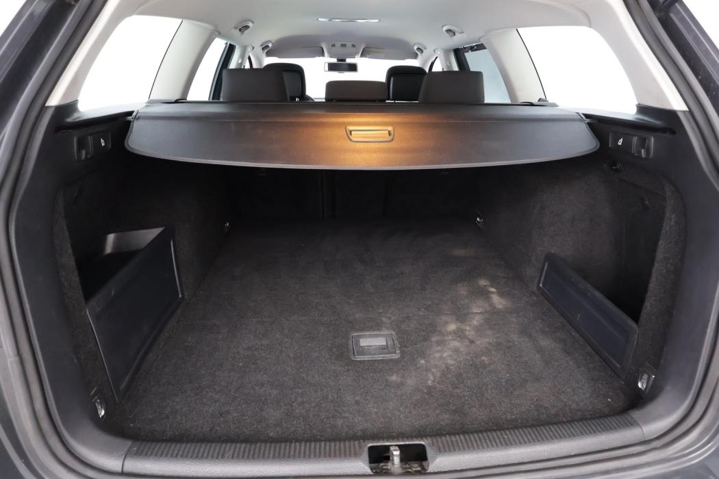 VOLKSWAGEN Passat 2011