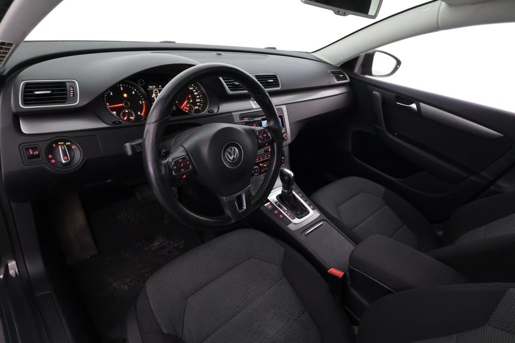 VOLKSWAGEN Passat 2011