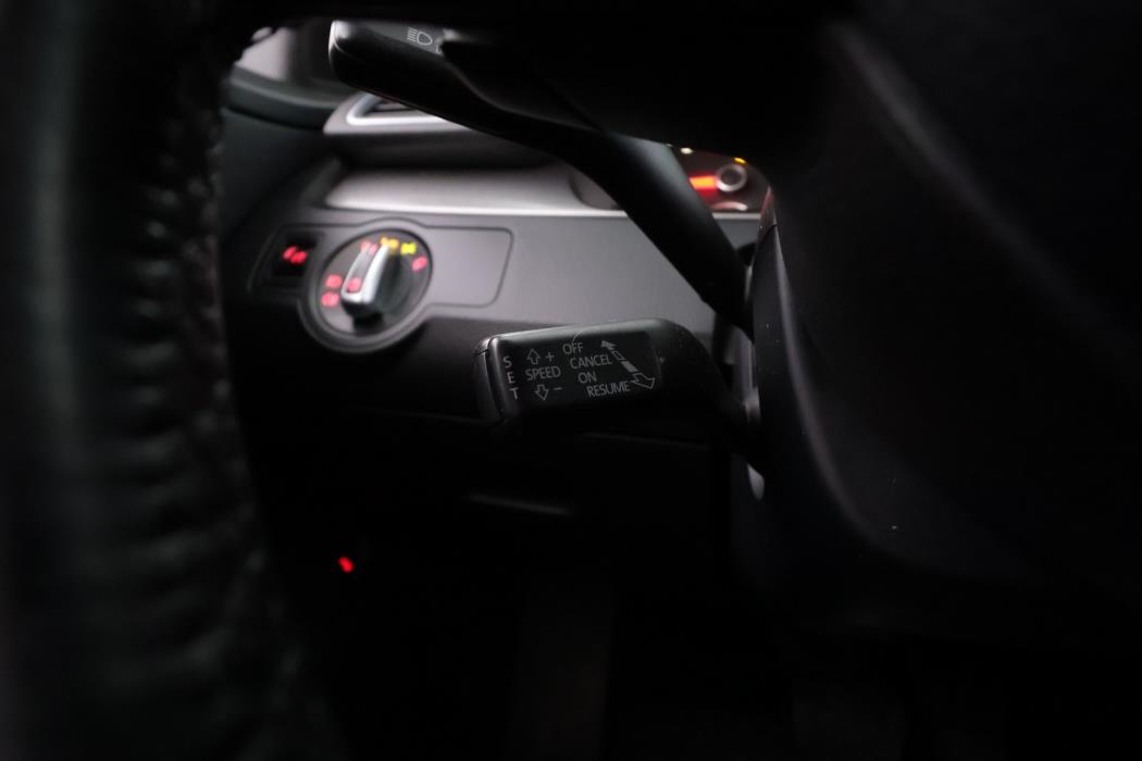 VOLKSWAGEN Passat 2011