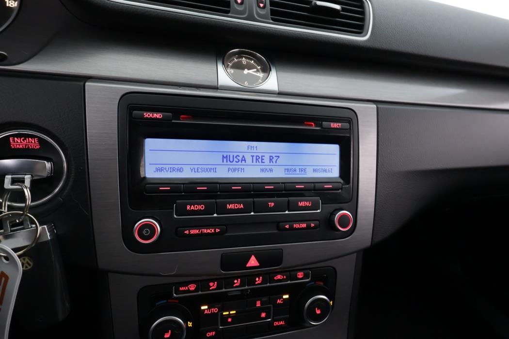 VOLKSWAGEN Passat 2011