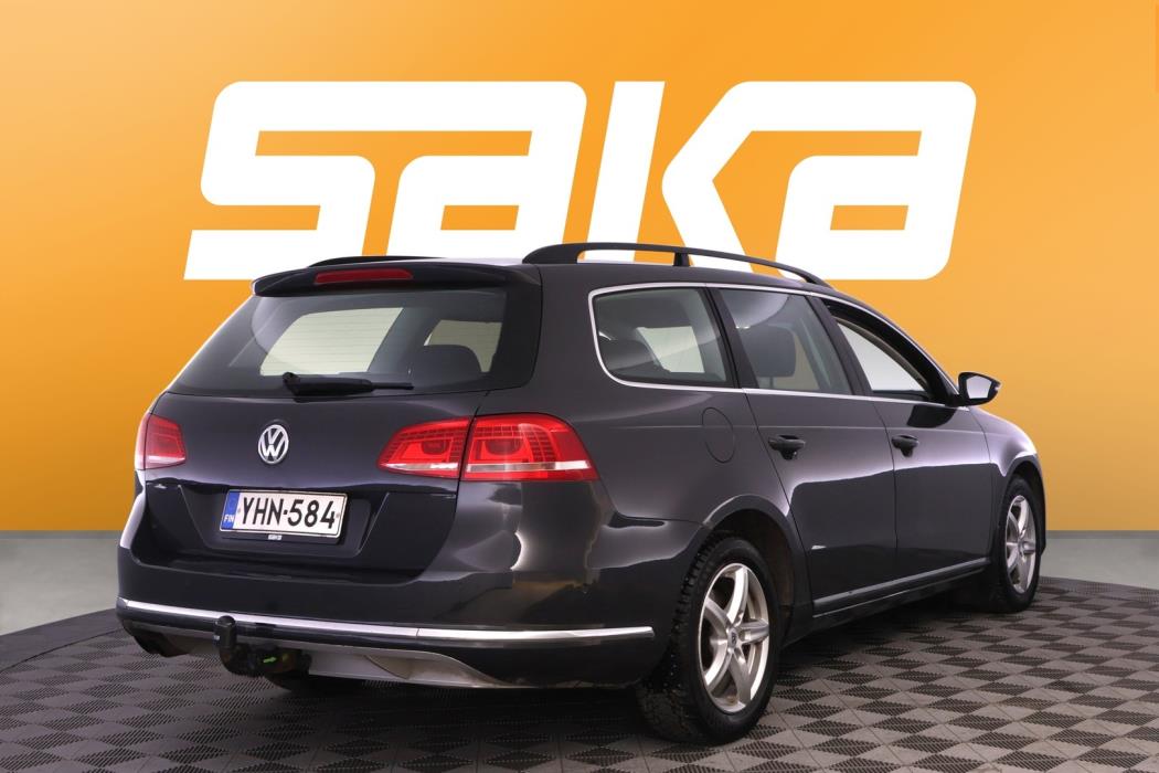 VOLKSWAGEN Passat 2011