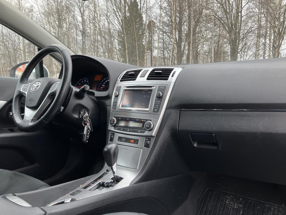 TOYOTA Avensis 2013