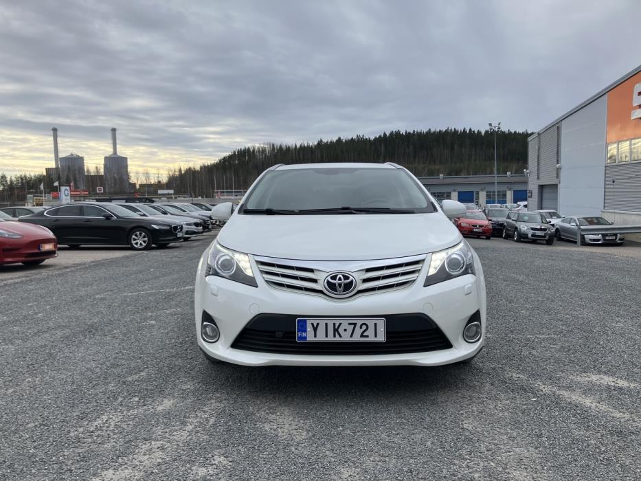 TOYOTA Avensis 2013