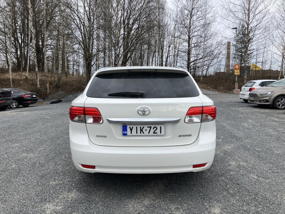 TOYOTA Avensis 2013