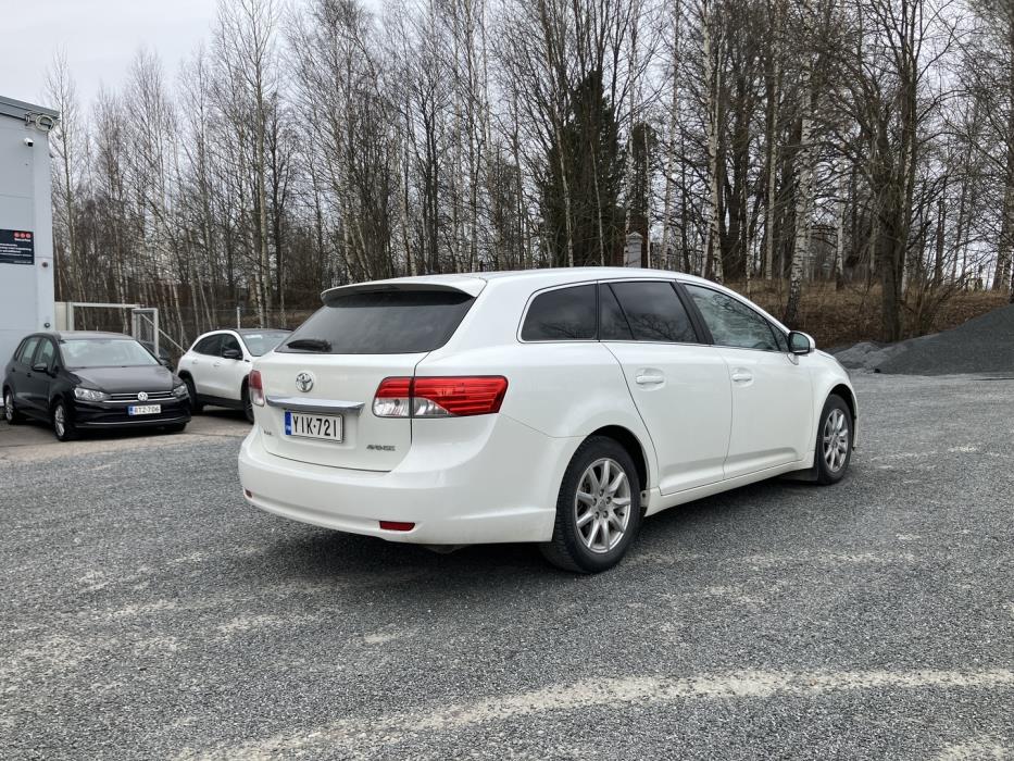 TOYOTA Avensis 2013