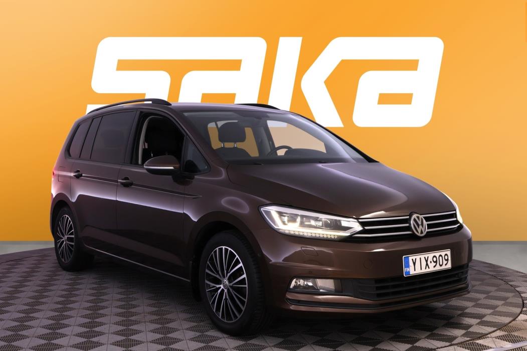 VOLKSWAGEN Touran 2016