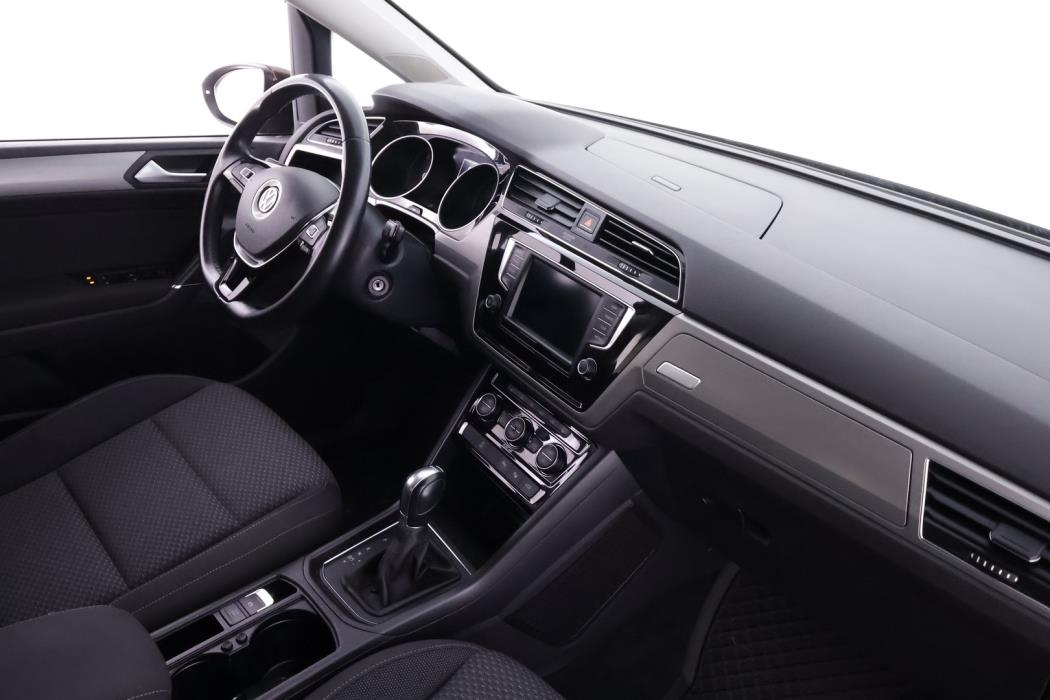 VOLKSWAGEN Touran 2016