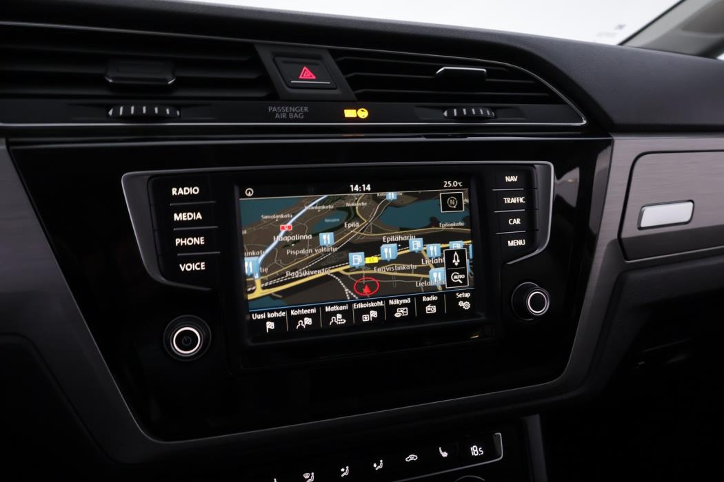 VOLKSWAGEN Touran 2016