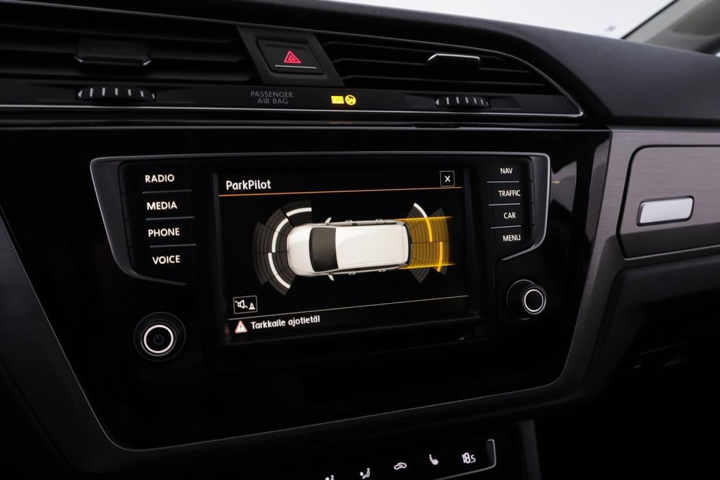 VOLKSWAGEN Touran 2016