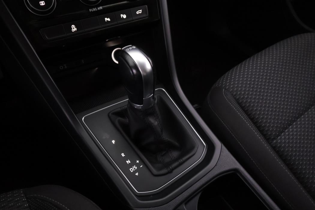 VOLKSWAGEN Touran 2016
