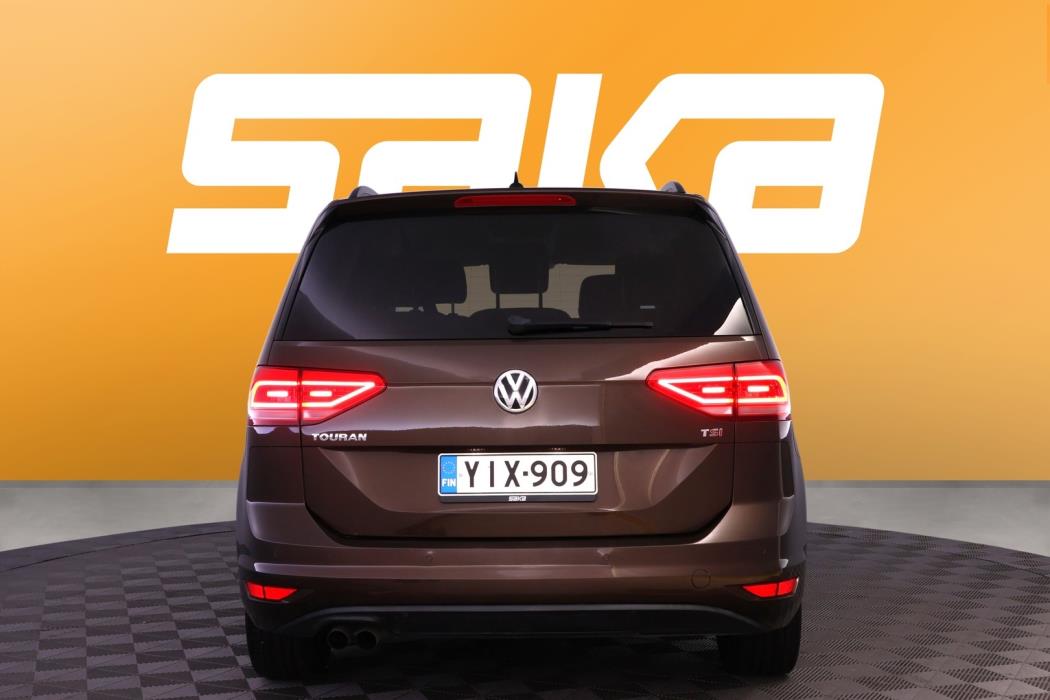 VOLKSWAGEN Touran 2016