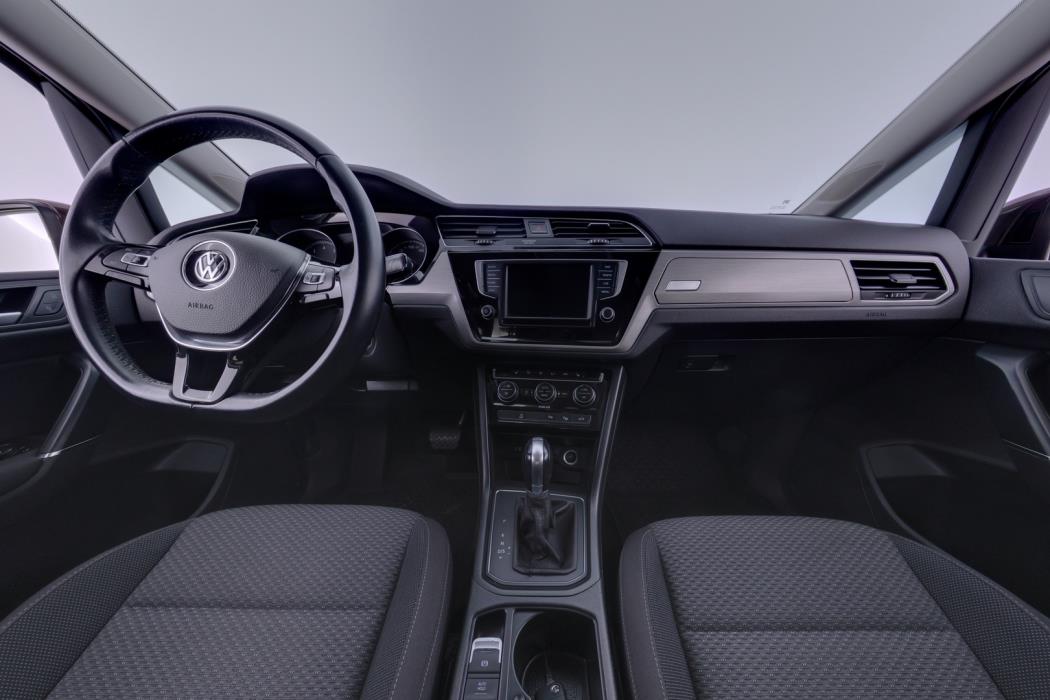 VOLKSWAGEN Touran 2016