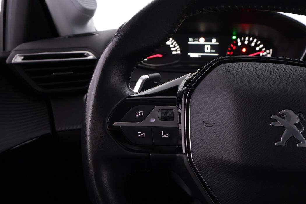 PEUGEOT 208 2021