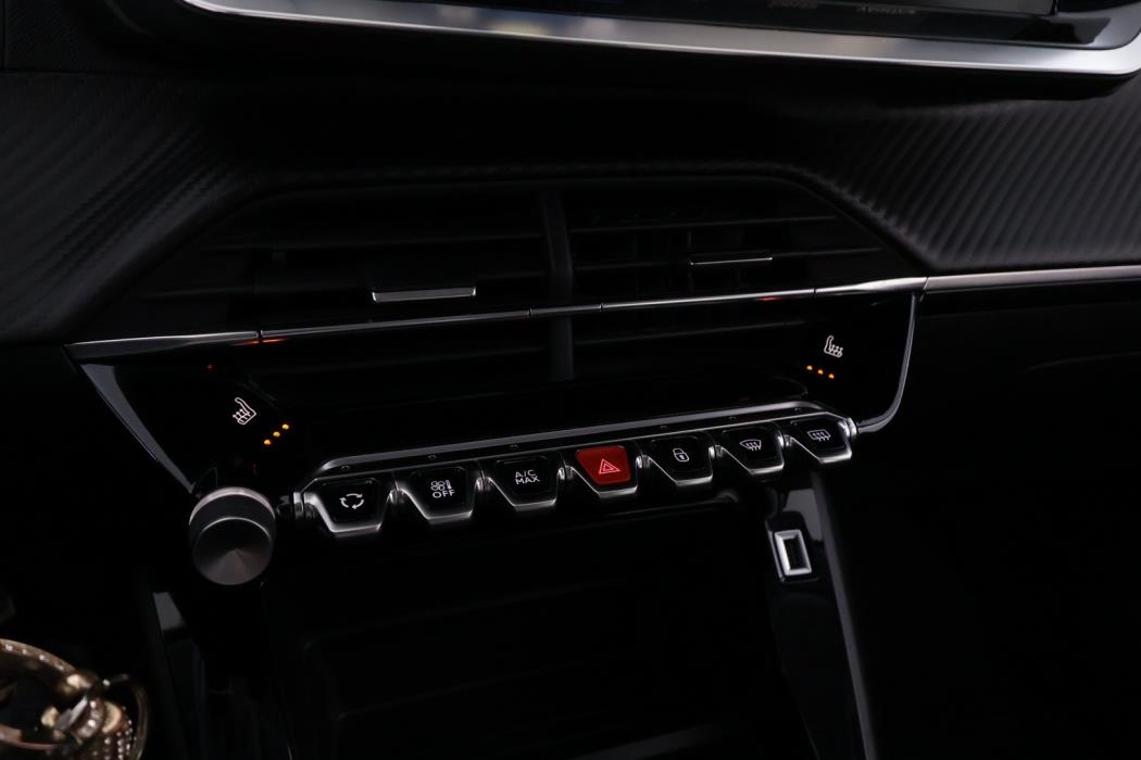 PEUGEOT 208 2021