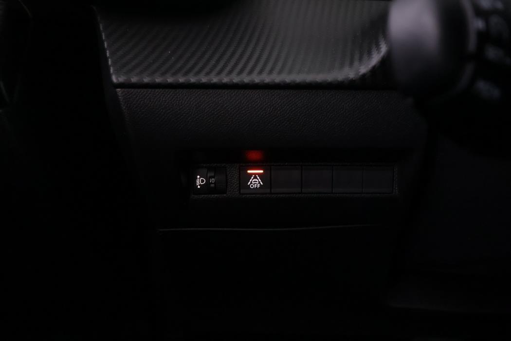 PEUGEOT 208 2021