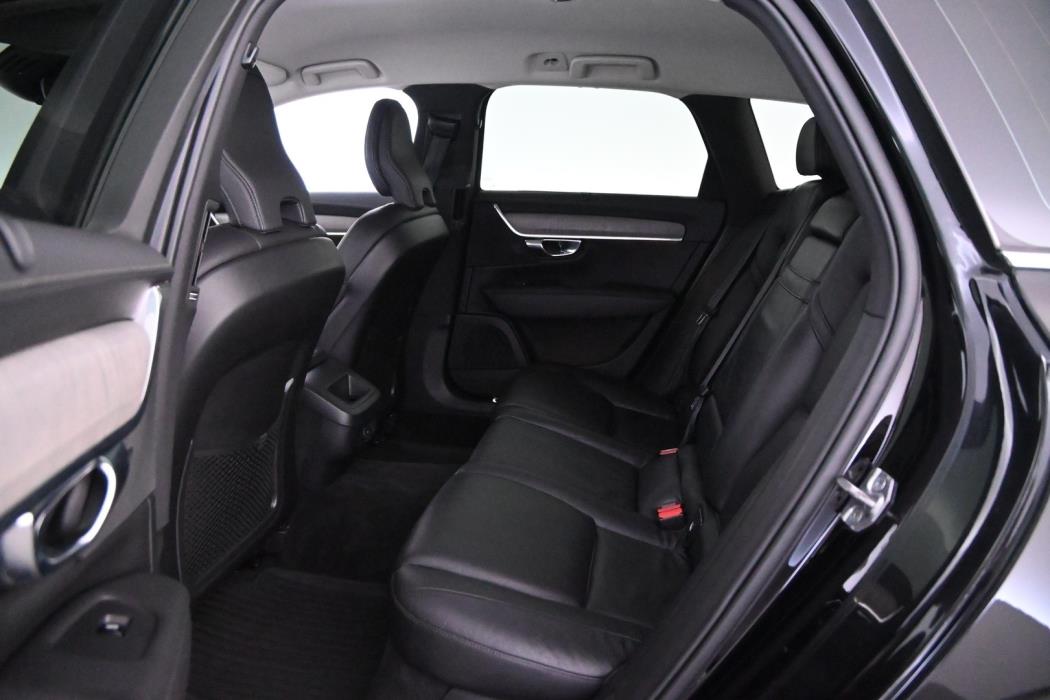 VOLVO V90 2021