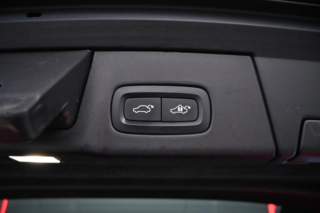 VOLVO V90 2021