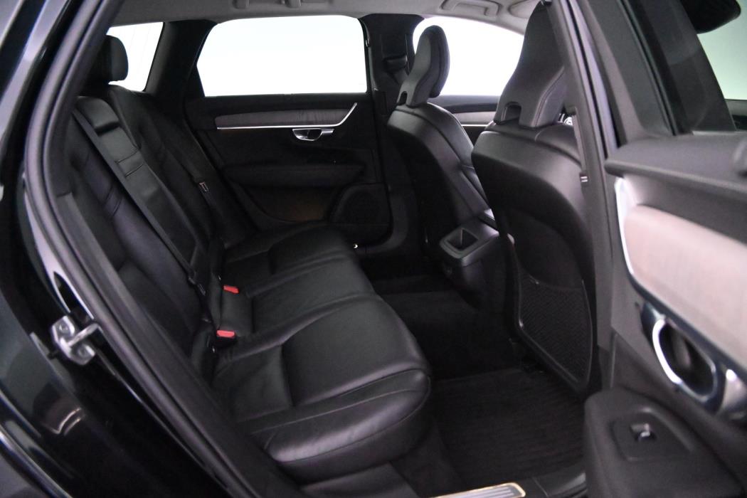 VOLVO V90 2021
