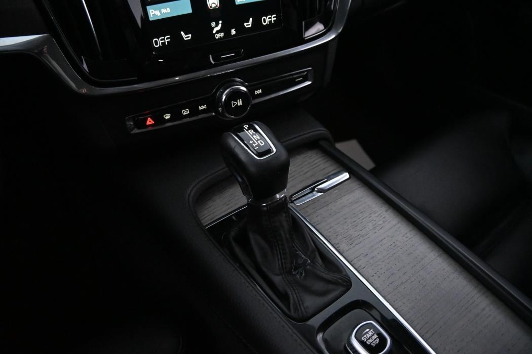 VOLVO V90 2021