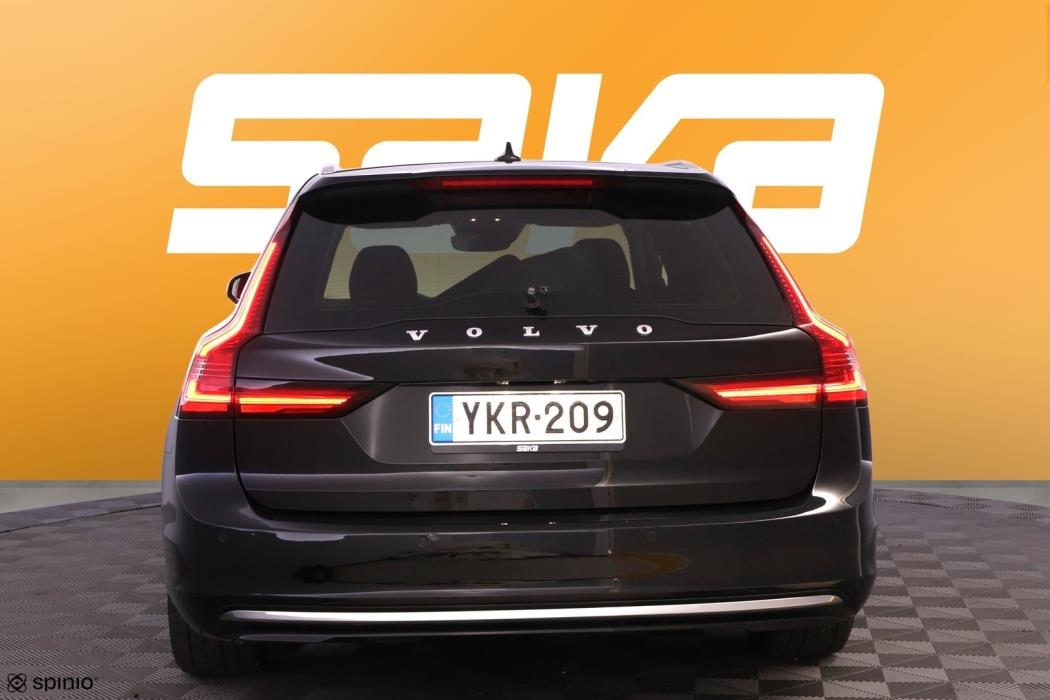 VOLVO V90 2021